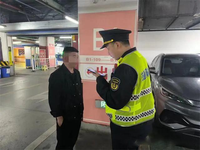 运管查车，网约车司机扔下乘客就跑，这下完了！-滴滴侠 | 汽车网约车经验分享平台