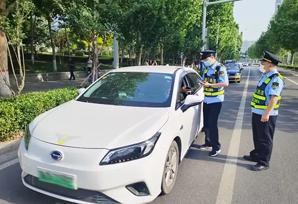 无证网约车司机的末日：全国多地密集行动全面清退不合规网约车插图-2