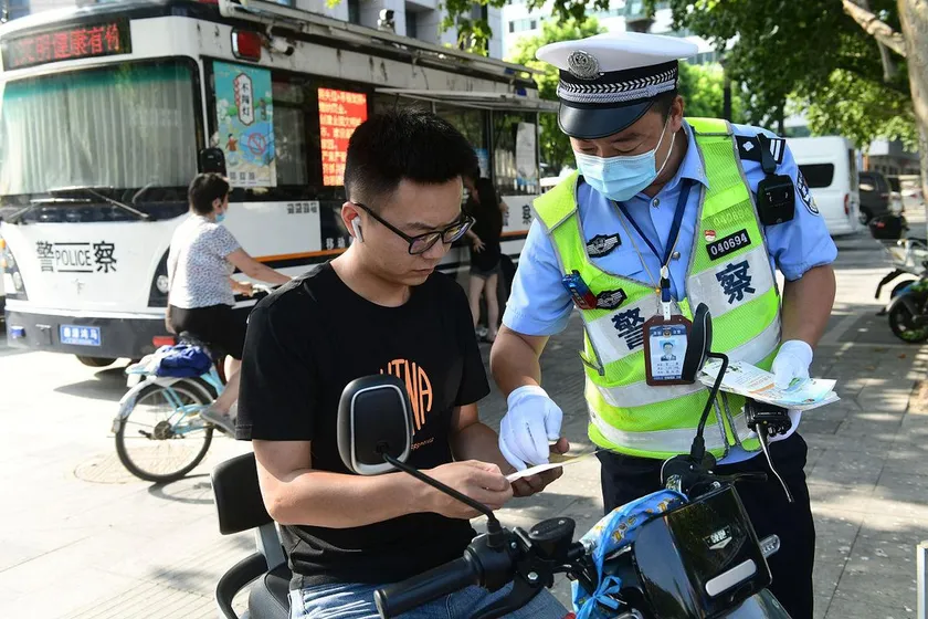 多地电动车新规发布：两轮、三轮、四轮上路标准明确，引领安全绿色出行插图-